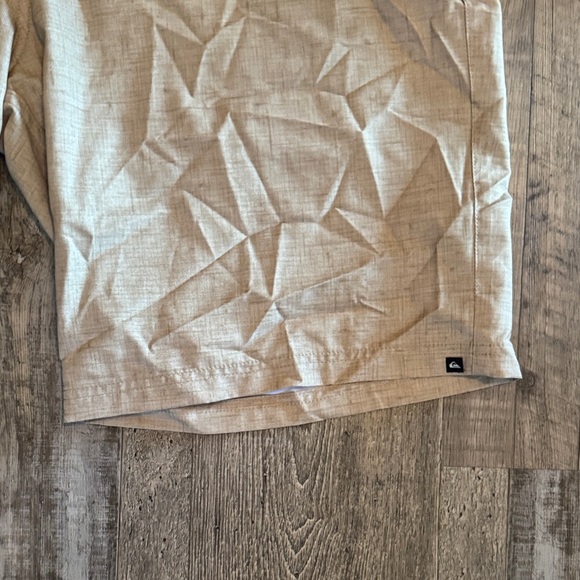 Quiksilver Men's Beige Flat Front Shorts - Picture 2 of 6